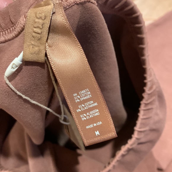 NWT SKIMS Outdoor Legging Size M Camel Color - Picture 3 of 8